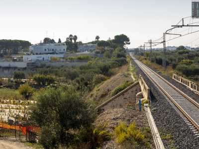 Tra il 600 e il 700 punto di riferimento della zona divenne invece la masseria fortificata Scanzano (che ha poi dato il nome alla zona), attualmente denominata Pietrasole e adibita a sala ricevimenti. La struttura si trova a poca distanza, subito oltre i binari della Sud-Est (perch� da qui passa anche la ferrovia)
